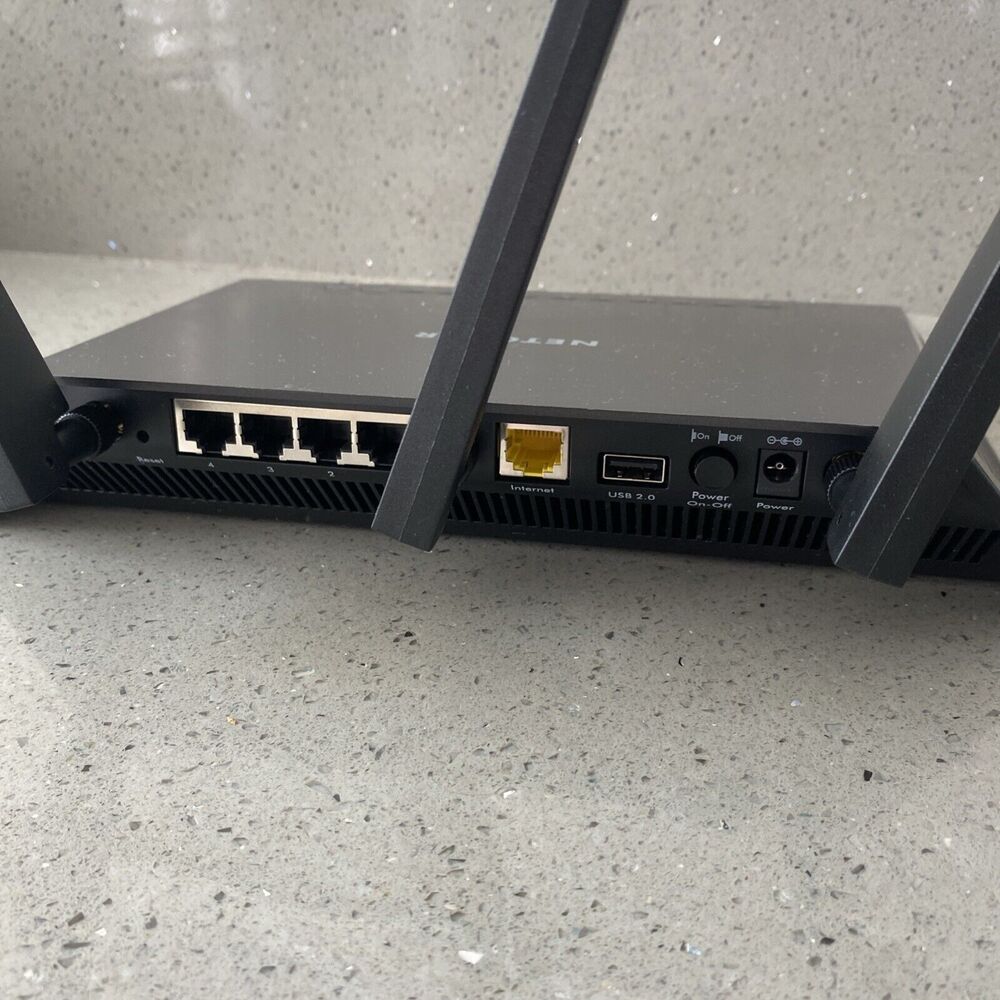 NETGEAR Nighthawk AC2300 R7000P Smart WiFi Router Tested - Picture 7 of 10